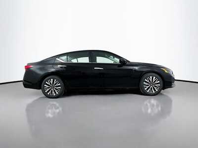 2024 Nissan Altima, $19977. Photo 8