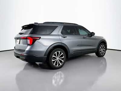 2025 Ford Explorer, $39977. Photo 7