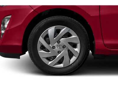 2015 Toyota Prius, $13977. Photo 12