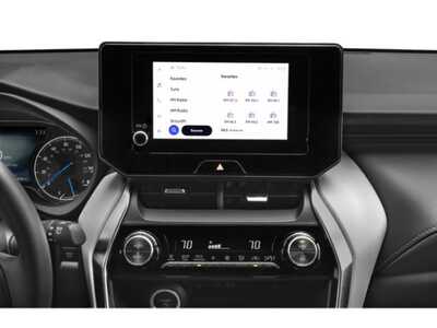 2024 Toyota Venza, $43477. Photo 10