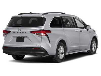 2021 Toyota Sienna, $32608. Photo 2
