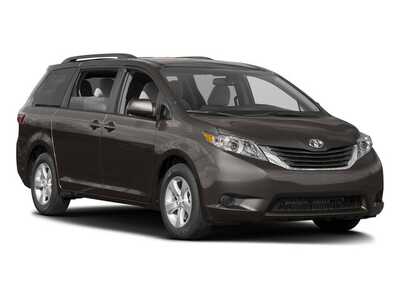 2017 Toyota Sienna, $23977. Photo 6