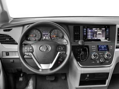 2017 Toyota Sienna, $23977. Photo 7