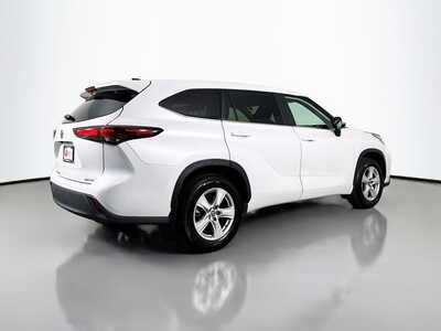 2024 Toyota Highlander, $36477. Photo 7