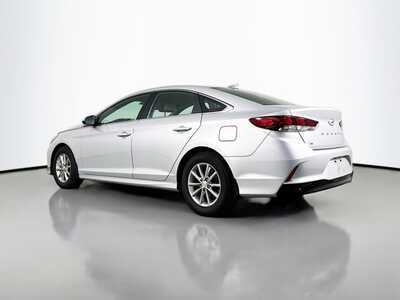 2019 Hyundai Sonata, $15548. Photo 5