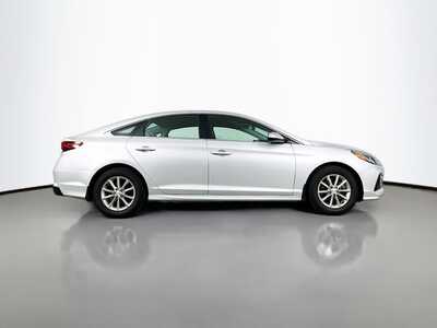 2019 Hyundai Sonata, $15548. Photo 8