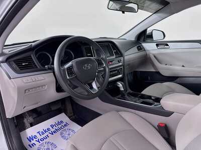 2019 Hyundai Sonata, $15548. Photo 9