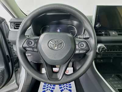 2025 Toyota RAV4, $34977. Photo 11