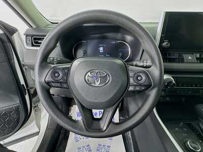 2025 Toyota RAV4, $35977. Photo 11