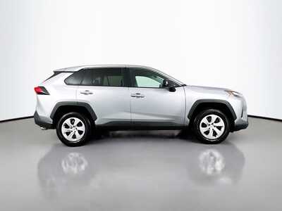 2024 Toyota RAV4, $28091. Photo 8