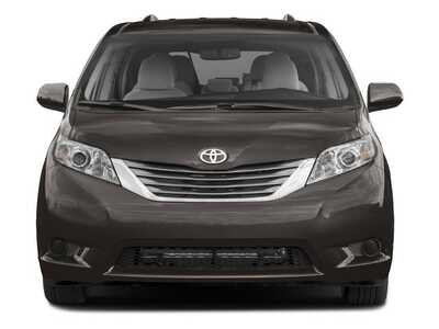 2017 Toyota Sienna, $18977. Photo 4