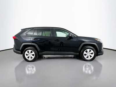 2024 Toyota RAV4, $28577. Photo 8