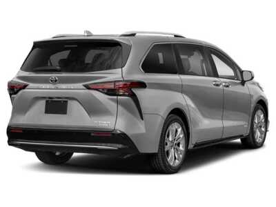 2022 Toyota Sienna, $50977. Photo 2