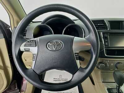 2013 Toyota Highlander, $10977. Photo 11
