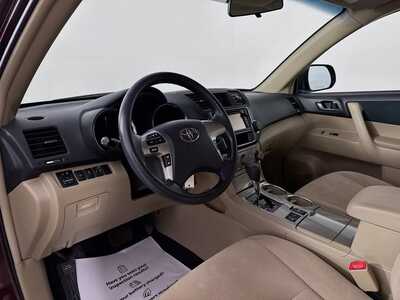 2013 Toyota Highlander, $10977. Photo 9