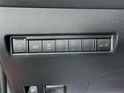 2024 Toyota Venza, $39977. Photo 10