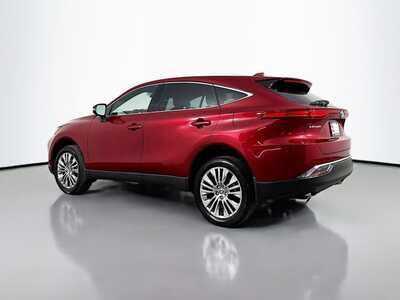 2024 Toyota Venza, $39977. Photo 5