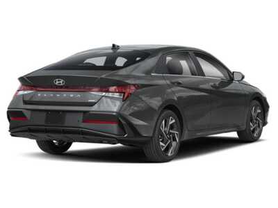 2025 Hyundai Elantra, $26977. Photo 5