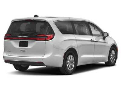 2024 Chrysler Pacifica, $0. Photo 2