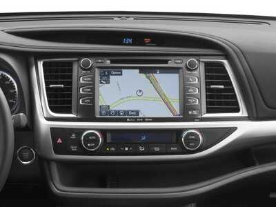 2017 Toyota Highlander, $20977. Photo 10