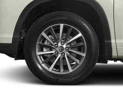 2017 Toyota Highlander, $20977. Photo 11