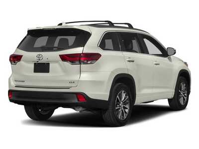 2017 Toyota Highlander, $20977. Photo 2