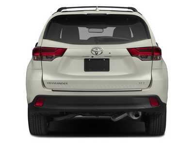 2017 Toyota Highlander, $20977. Photo 5