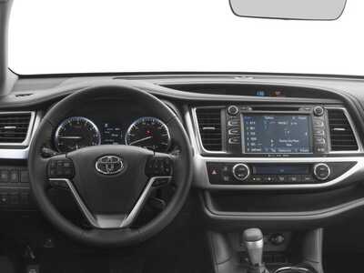 2017 Toyota Highlander, $20977. Photo 7