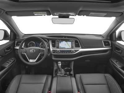 2017 Toyota Highlander, $20977. Photo 8