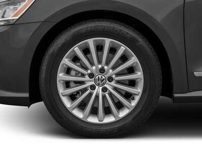 2017 Volkswagen Passat, $9246. Photo 11