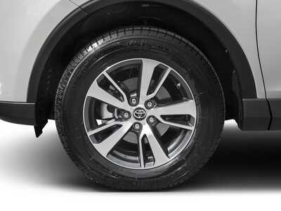 2018 Toyota RAV4, $20977. Photo 11