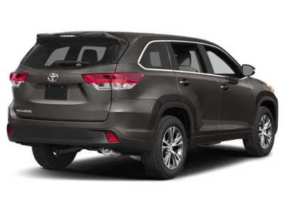 2019 Toyota Highlander, $21977. Photo 2