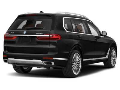 2021 BMW X7, $35960. Photo 2