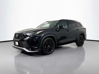 2025 Toyota Highlander, $46196. Photo 3