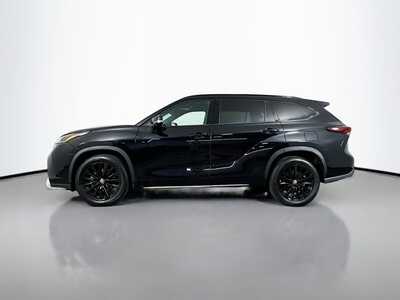 2025 Toyota Highlander, $46196. Photo 4