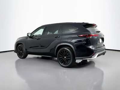 2025 Toyota Highlander, $46196. Photo 5