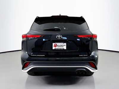2025 Toyota Highlander, $46196. Photo 6