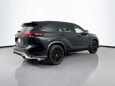 2025 Toyota Highlander, $46196. Photo 7