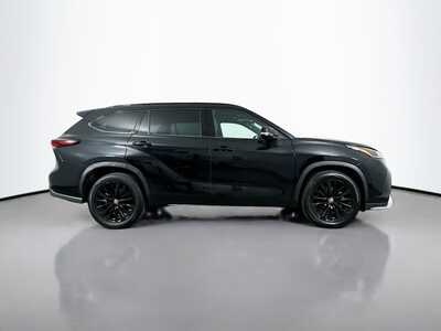 2025 Toyota Highlander, $46196. Photo 8