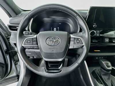 2025 Toyota Highlander, $46809. Photo 11