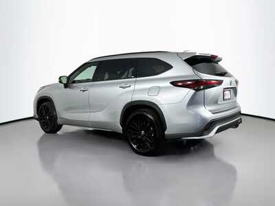 2025 Toyota Highlander, $46809. Photo 5