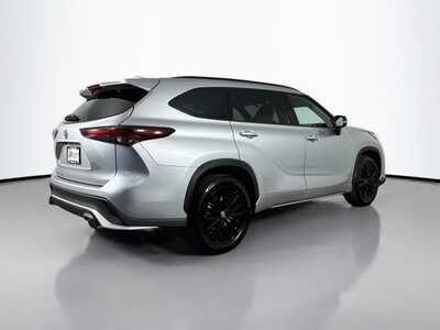 2025 Toyota Highlander, $46809. Photo 7