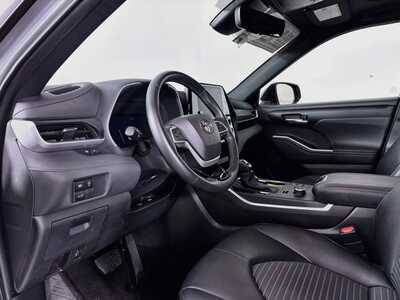 2025 Toyota Highlander, $46809. Photo 9