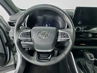 2025 Toyota Highlander, $45832. Photo 11