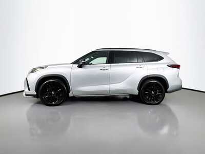 2025 Toyota Highlander, $45832. Photo 4