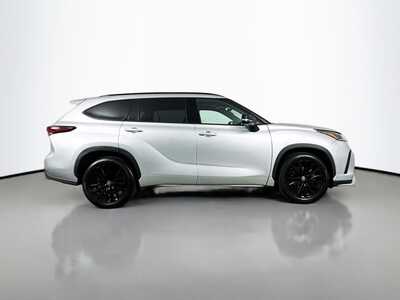 2025 Toyota Highlander, $45832. Photo 8