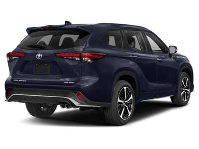 2022 Toyota Highlander, $31977. Photo 2