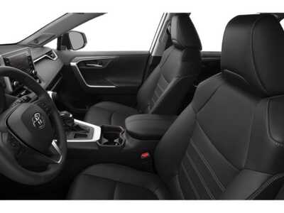 2021 Toyota RAV4, $33868. Photo 9