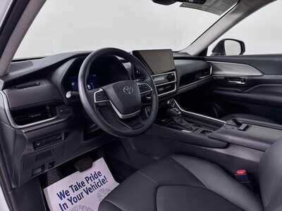 2024 Toyota Grand Highlander, $45493. Photo 9