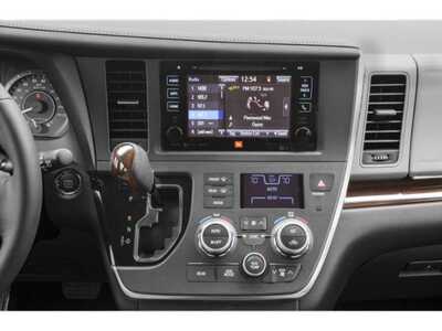 2015 Toyota Sienna, $16477. Photo 10
